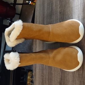 Skechers Leather Suede Boots with Faux Fur Lining, Size 7 Wide